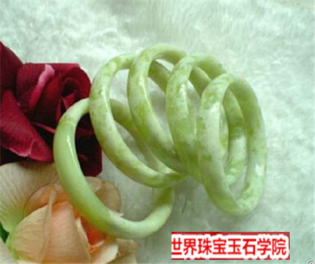 市场上那些类似翡翠的绿色宝石你有买错过吗?