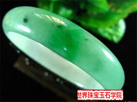 市场上那些类似翡翠的绿色宝石你有买错过吗?