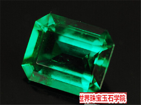 市场上那些类似翡翠的绿色宝石你有买错过吗？