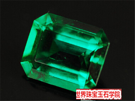 市场上那些类似翡翠的绿色宝石你有买错过吗?
