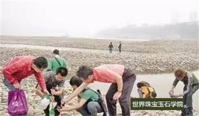 去新疆还能捡到玉石吗?新疆捡玉石的地方揭秘