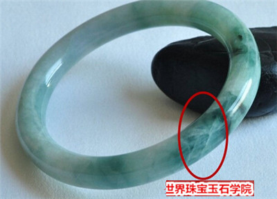 不懂翡翠的人如何购买翡翠手镯的方法