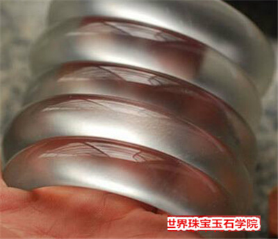 翡翠市场的杀手级假货水沫玉和翡翠的区别