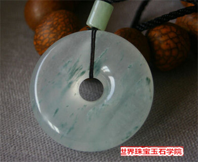 翡翠市场的杀手级假货水沫玉和翡翠的区别