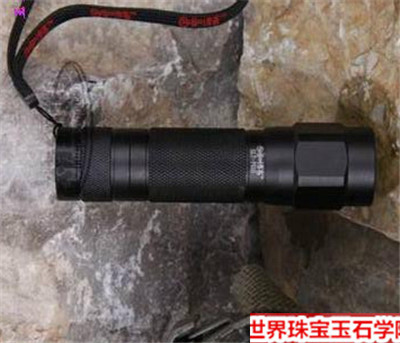 鉴定师鉴定翡翠必备的三个工具你都有了吗?