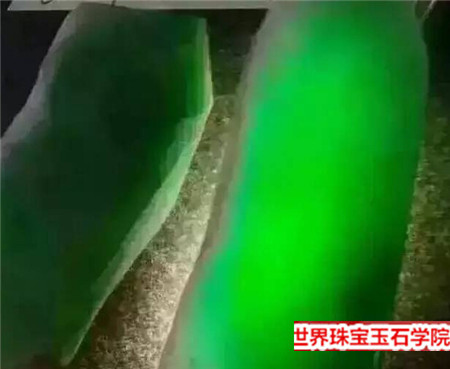 3万的翡翠赌石切开卖了7100万!!价值狂翻2400倍!
