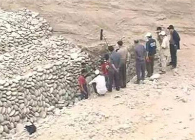 新疆公拍3500亩和田玉籽料矿场对此你怎么看?