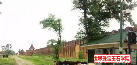 深入缅甸翡翠原石场口一路上真是步步惊心!
