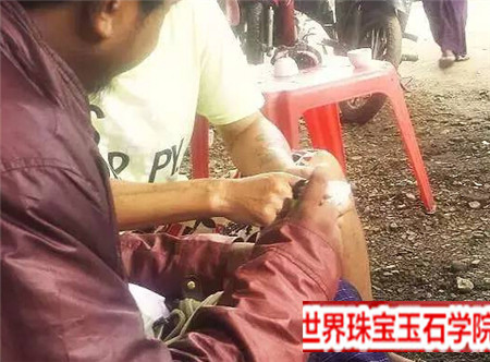 深入缅甸翡翠原石场口一路上真是步步惊心!