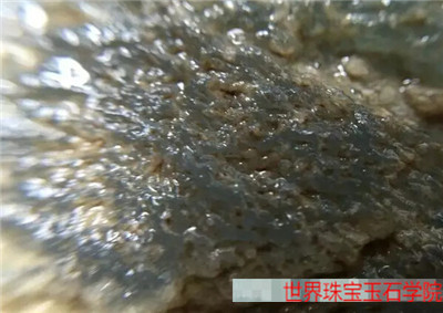 赌石翻砂是什么意思?翻砂中的粗沙和细沙之分
