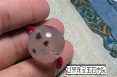 结婚的女人经常佩戴玛瑙饰品的功效与作用