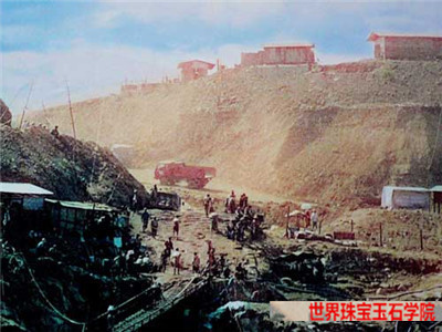 翡翠原石在开采、加工、运输过程中的艰辛无人所知