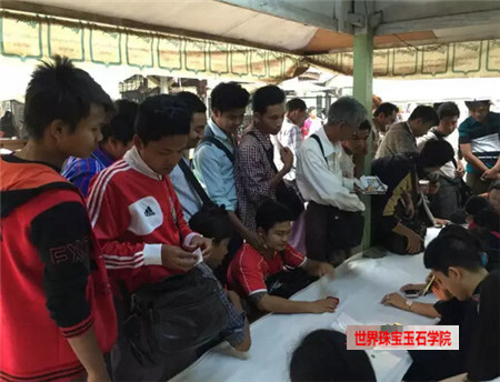 缅甸翡翠批发市场跟中国的菜市场比就差那么一点!