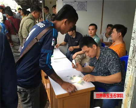 缅甸翡翠批发市场跟中国的菜市场比就差那么一点!