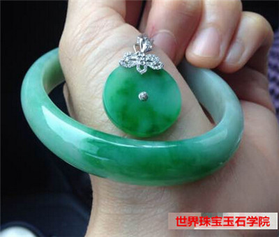 为什么翡翠戴久了颜色有变化3个原因告诉你