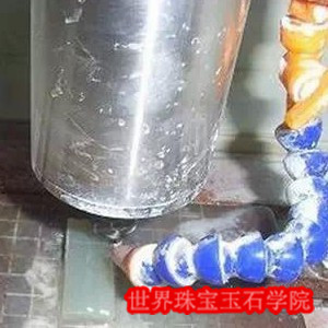 翡翠机雕和手工雕刻有什么区别呢?