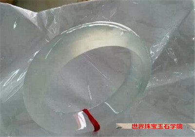 翡翠手镯价格和图片告诉你如何评估翡翠手镯价格