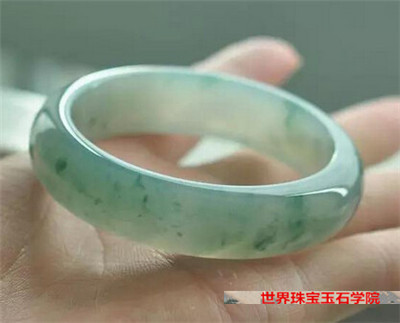 翡翠手镯价格和图片告诉你如何评估翡翠手镯价格