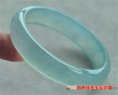 翡翠手镯价格和图片告诉你如何评估翡翠手镯价格