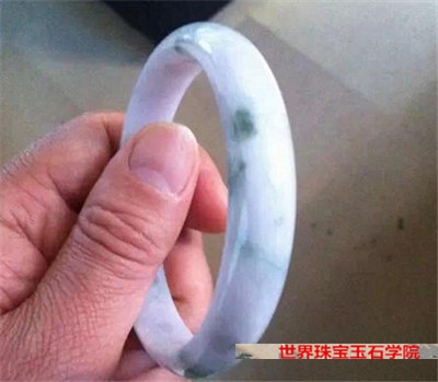 翡翠手镯价格和图片告诉你如何评估翡翠手镯价格