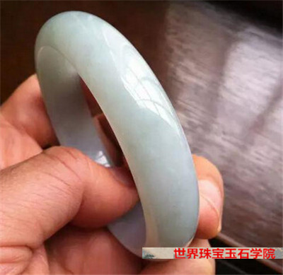翡翠手镯价格和图片告诉你如何评估翡翠手镯价格