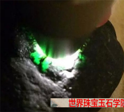 这年头靠翡翠赌石发财的几率有多大呢?