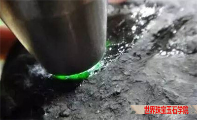认清这10个翡翠赌石场口的特点才能有机会捡漏