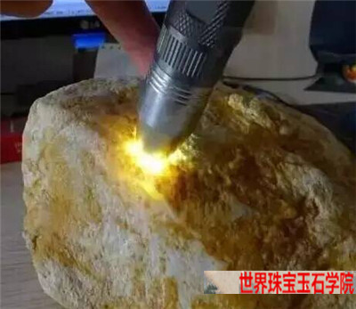 认清这10个翡翠赌石场口的特点才能有机会捡漏