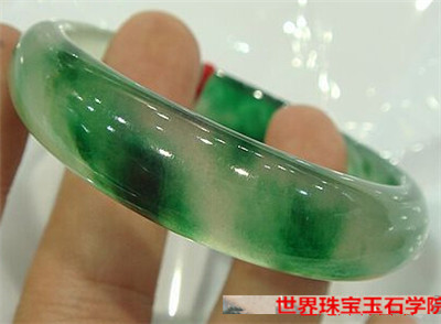 人工合成翡翠的特点以及如何鉴别人工合成翡翠