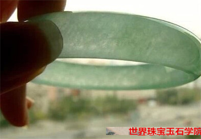 人工合成翡翠的特点以及如何鉴别人工合成翡翠