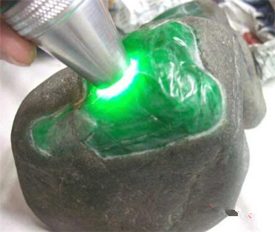 玩翡翠赌石的不知道这10种翡翠赌石作假手段怎么行