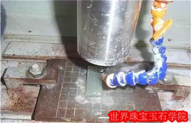 玉雕中超声波、电脑机雕刻、机器雕刻、手工雕刻的区别