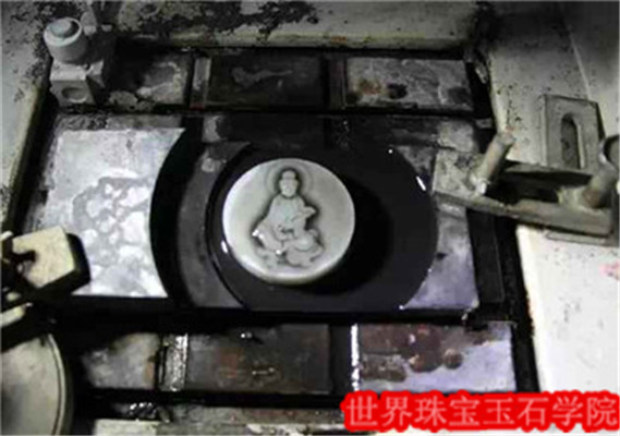 玉雕中超声波、电脑机雕刻、机器雕刻、手工雕刻的区别