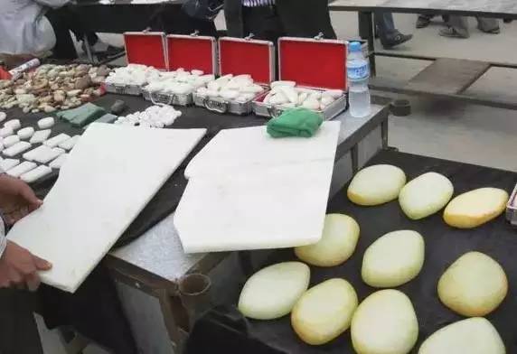 和田玉籽料造假已经不是什么秘密，看看咋造的！-玉器鉴定师培训核心内容