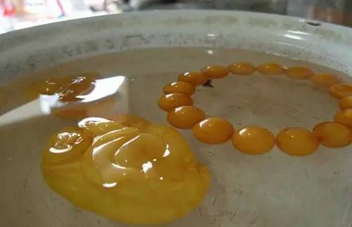 宝石汇:蜜蜡什么成色好,如何用清水保养蜜蜡 蜜蜡什么成色好,如何用清水保养蜜蜡-玉器鉴定师培训核心内容