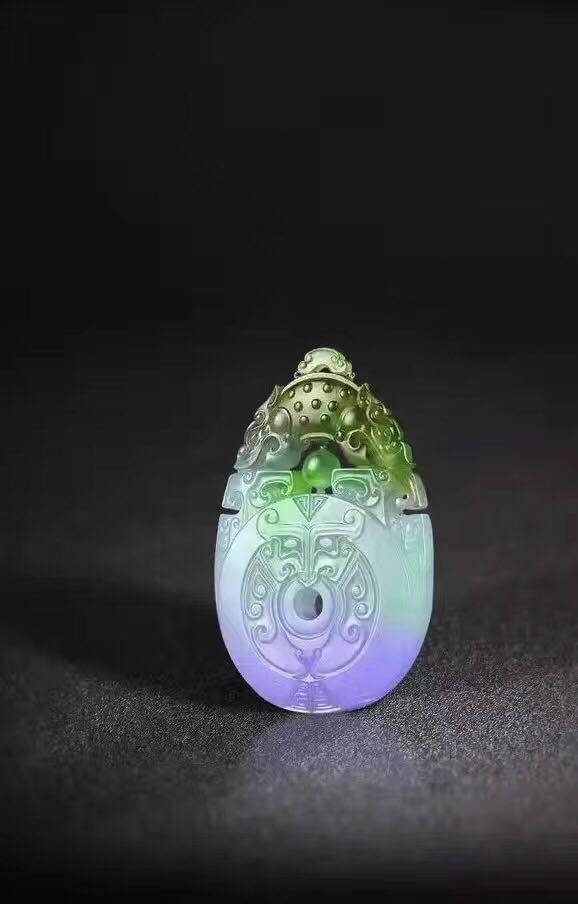网购翡翠吊坠，花了4万，结果收到一根线……