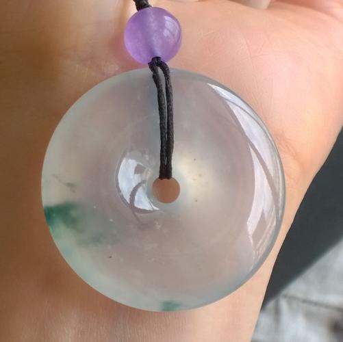 翡翠平安扣中间的孔大，和田玉的孔小，你有没有发现，原因惊人…-玉器鉴定师培训核心内容