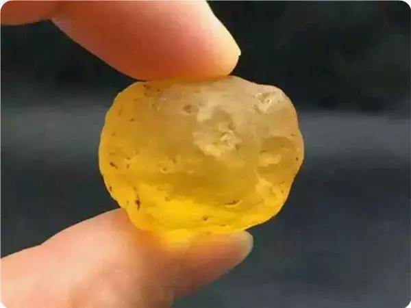 宝石汇:玩琥珀,也要讲科学,快来看看你知道哪几个? 玩琥珀,也要讲科学,快来看看你知道哪几个?-玉器鉴定师培训核心内容