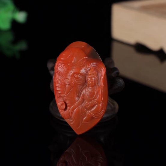 宝石汇:你适合佩戴哪一种南红菩萨雕件? 你适合佩戴哪一种南红菩萨雕件? -玉器鉴定师培训核心内容