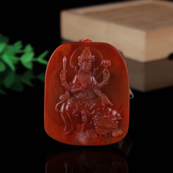宝石汇:你适合佩戴哪一种南红菩萨雕件? 你适合佩戴哪一种南红菩萨雕件? -玉器鉴定师培训核心内容