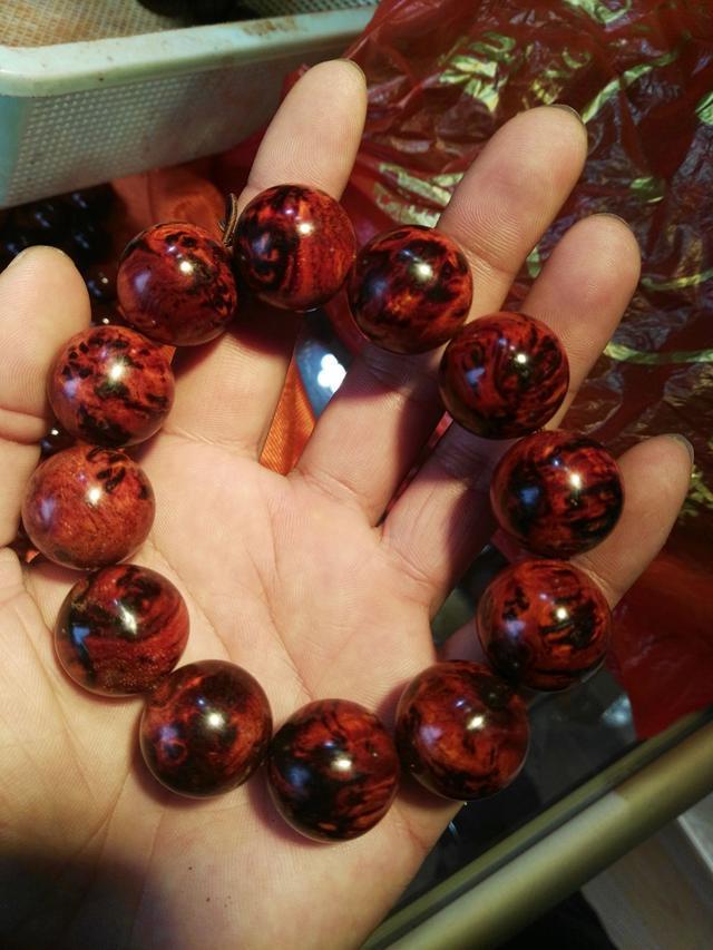 宝石汇:容易让人误解的小叶紫檀黑筋黑线 容易让人误解的小叶紫檀黑筋黑线-玉器鉴定师培训核心内容