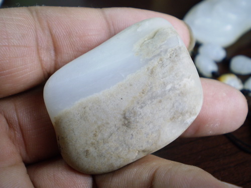 和田玉里的白皮籽料是什么？-玉器鉴定师培训核心内容