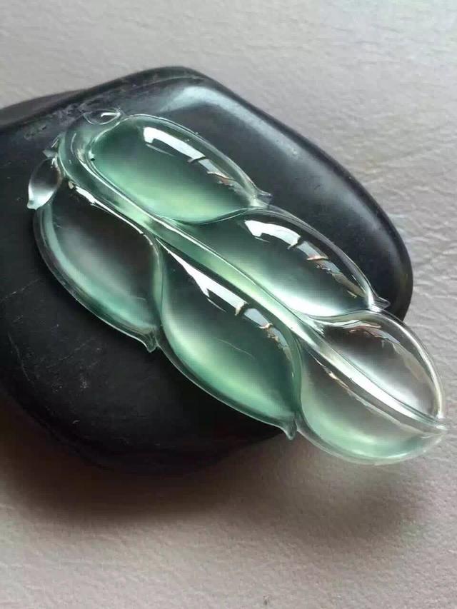 翡翠叶子，因为有你更加完美