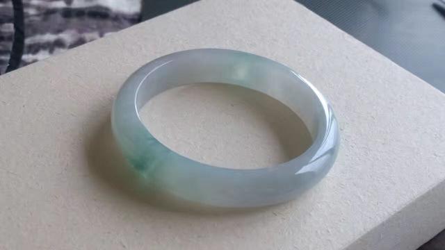 玉是翡翠，还是翡翠是玉？蒙圈了？