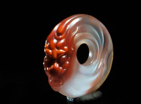 南红玛瑙传入西藏 南红玛瑙特色红白雕件-玉器鉴定师培训核心内容