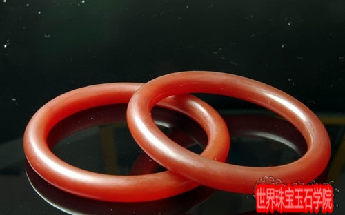 为什么南红玛瑙镯子多不大?南红玛瑙的投资风险-