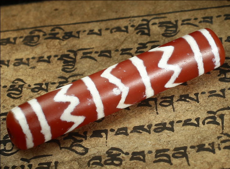 西藏天珠为何成为佛教圣物？西藏红玉髓天珠欣赏-玉器鉴定师培训核心内容