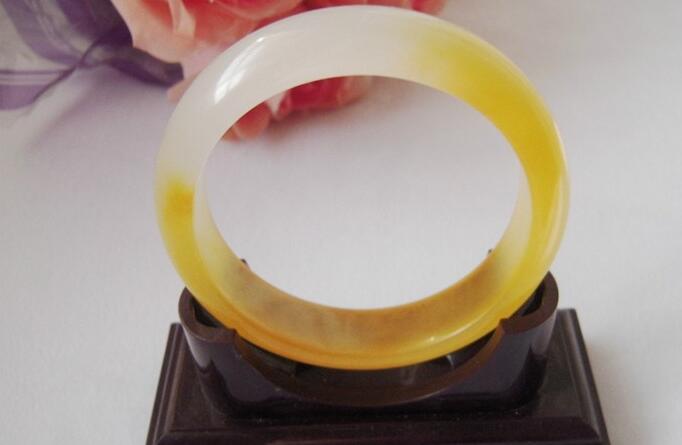 黄龙玉精品手镯的主要功效什么?-玉器鉴定师培训核心内容