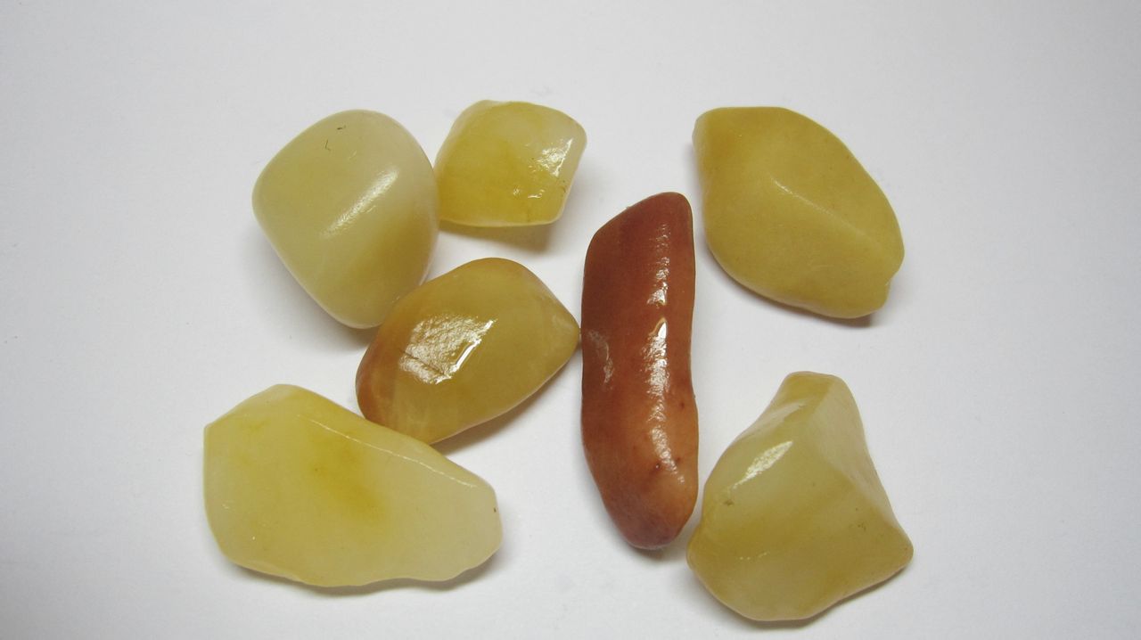 金丝玉有着高贵的血统,是戈壁玉料中当之无愧的王者!-玉器鉴定师培训核心内容