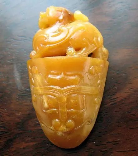 和田玉中的贵族---和田黄玉